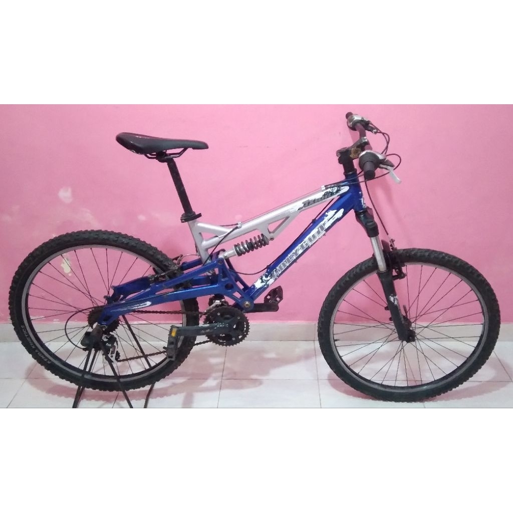 sepeda gunung fullsus polygon axion 1.0