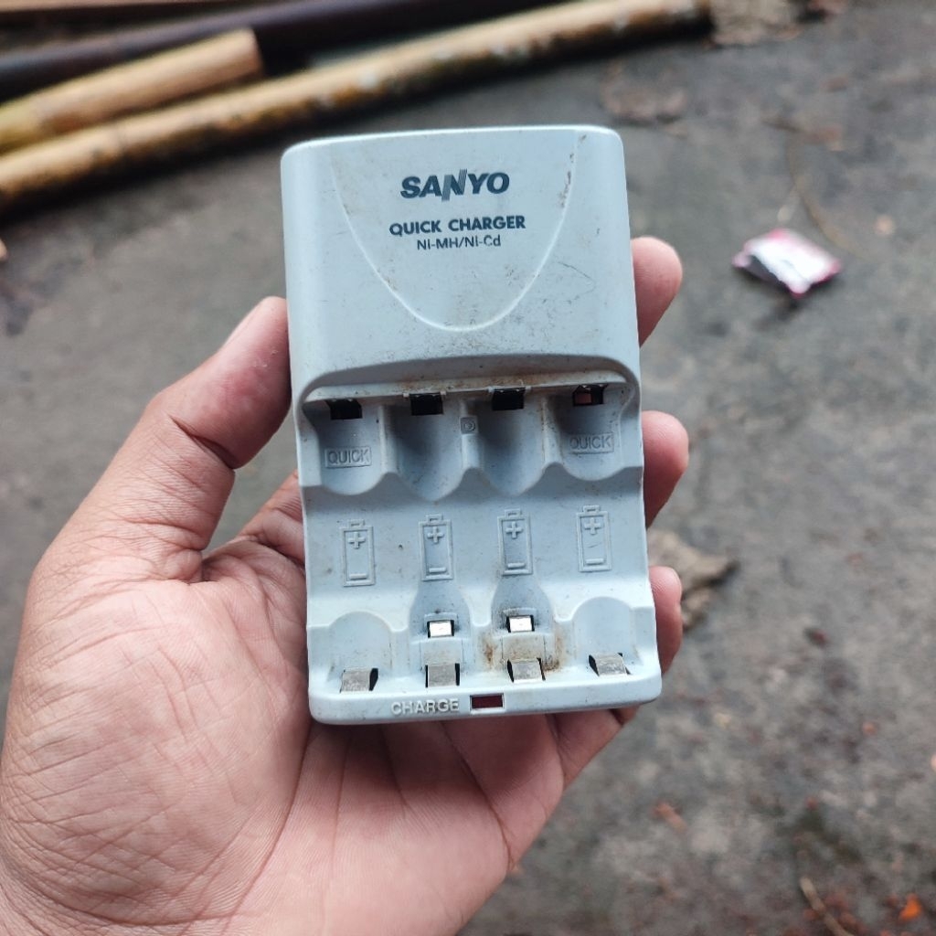 Cas charger baterai batrai battery sony AA dan AAA bekas minus mati
