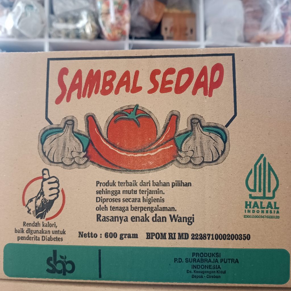 

Saos Cabe SAMBAL SEDAP Asli Merk SURABRAJA Khas Cirebon SATU DUS ISI 24 BANTAL