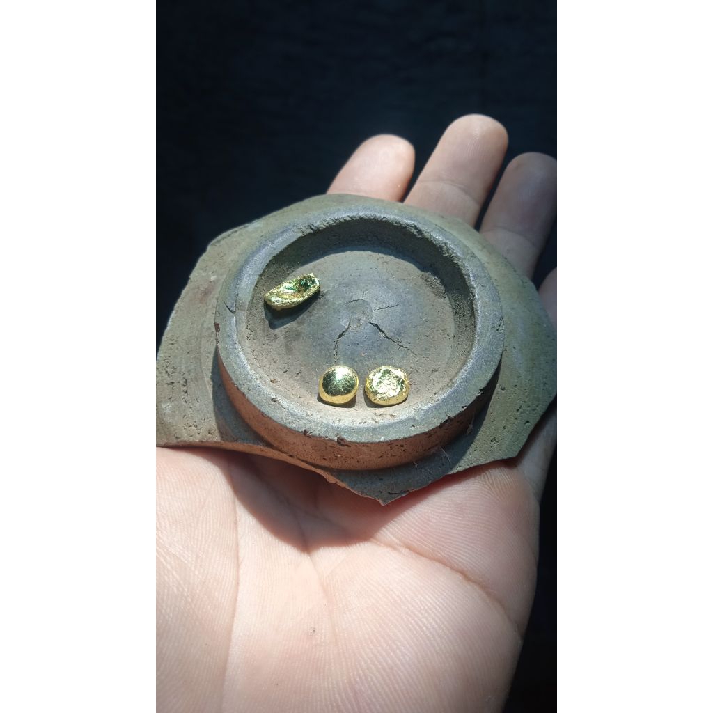 logam ke emasan temuan reruntuhan kuno