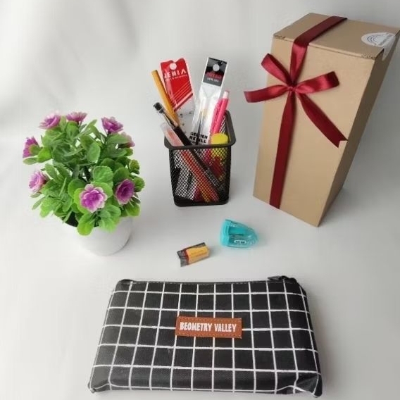 

Paket Alat Tulis Lengkap Dengan Tempat Pensil Meja