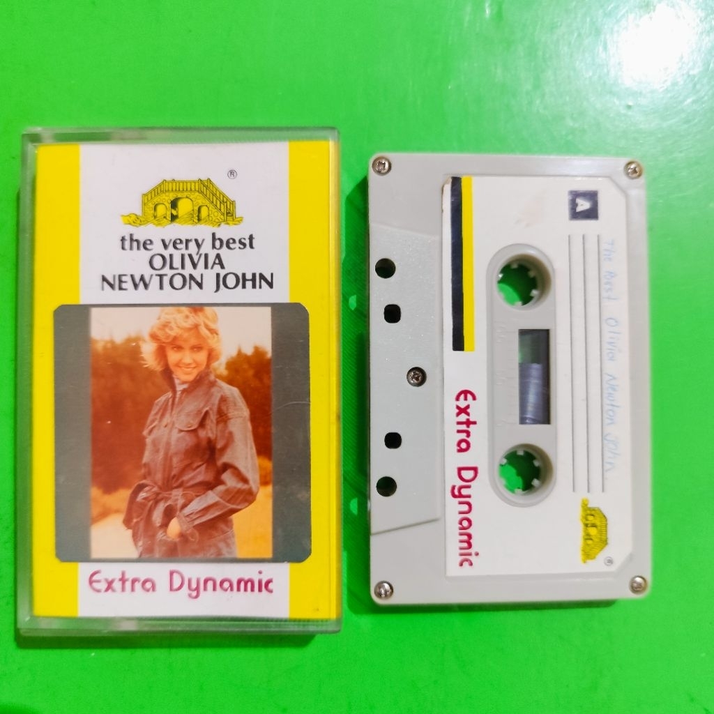 Kaset OLIVIA NEWTON-JOHN The Very Best Of Golden Bridge