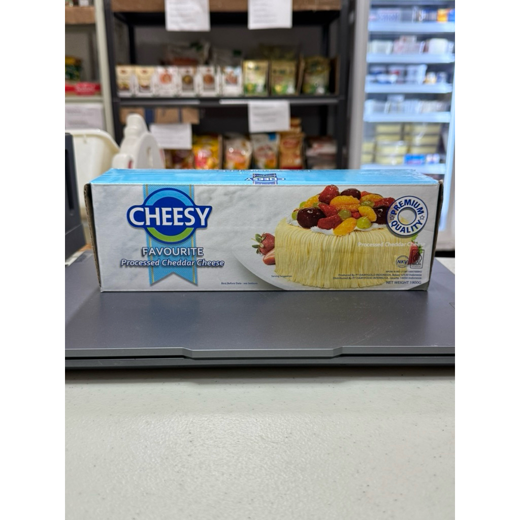 

CHEESY FAVOURITE Processed cheddar cheese 1,9kg