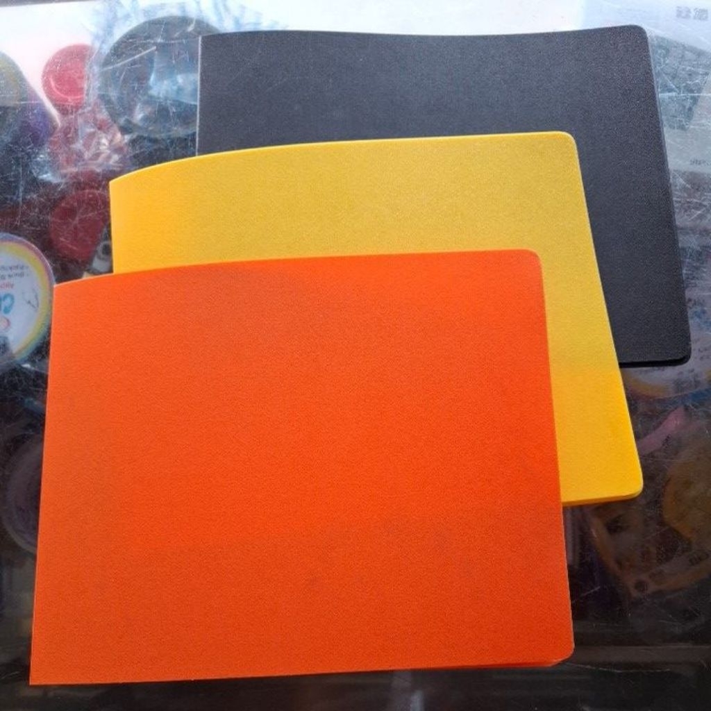 

(pcs)map plastik jepit dan lubang DAIA (warna : random)