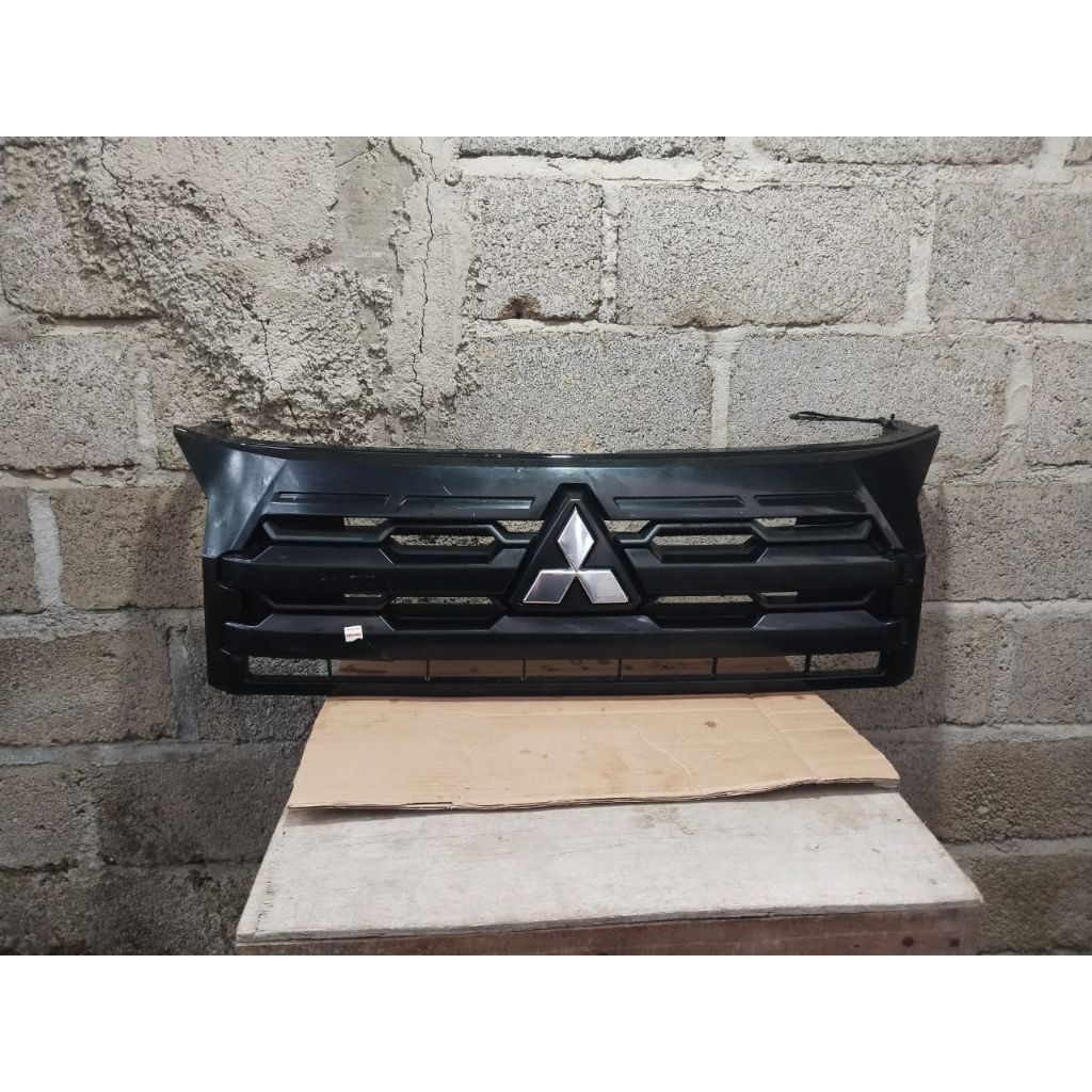 Grill Xpander Cross facelift 2022