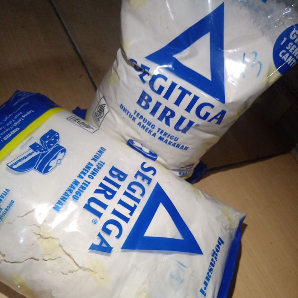 

tepung Segitiga Biru 1kg