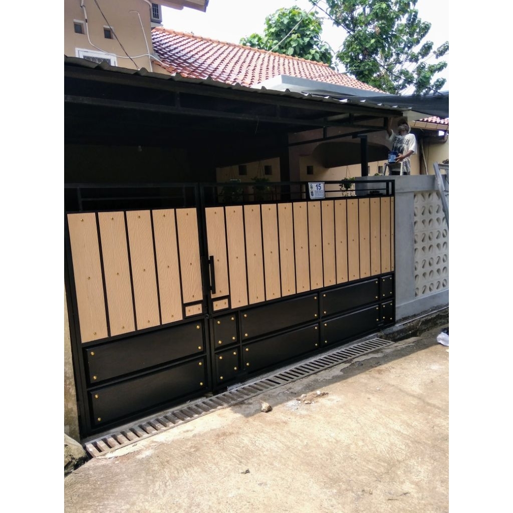 PINTU GERBANG MINIMALIS Lis plang SERAT KAYU