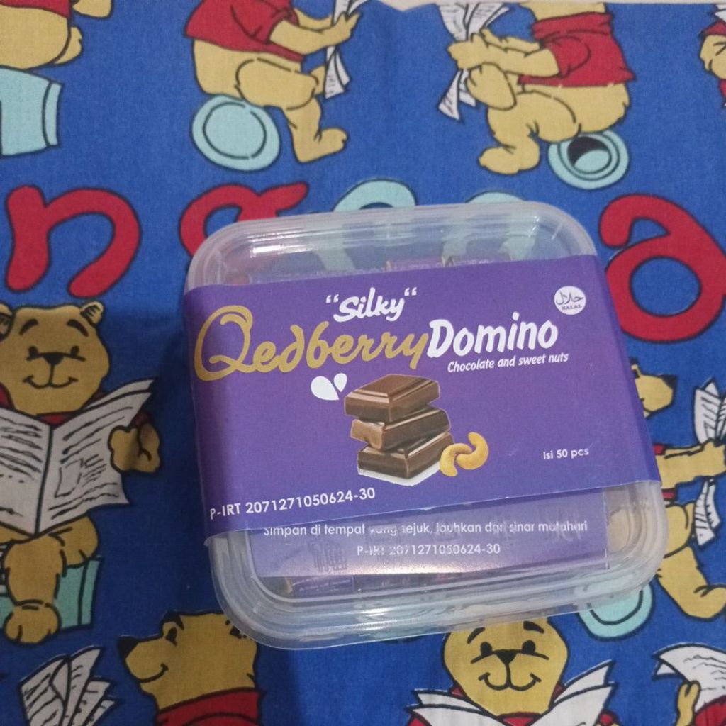 

coklatsilkyQedberrydominochocolateandsweetnuts