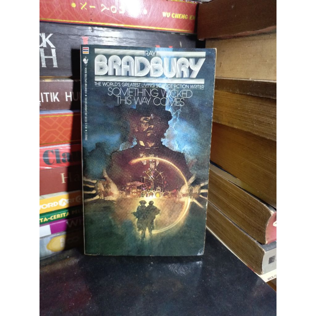 Something Wicked This Way Comes by Ray Bradbury (Penulis Novel Fahrenheit 451)