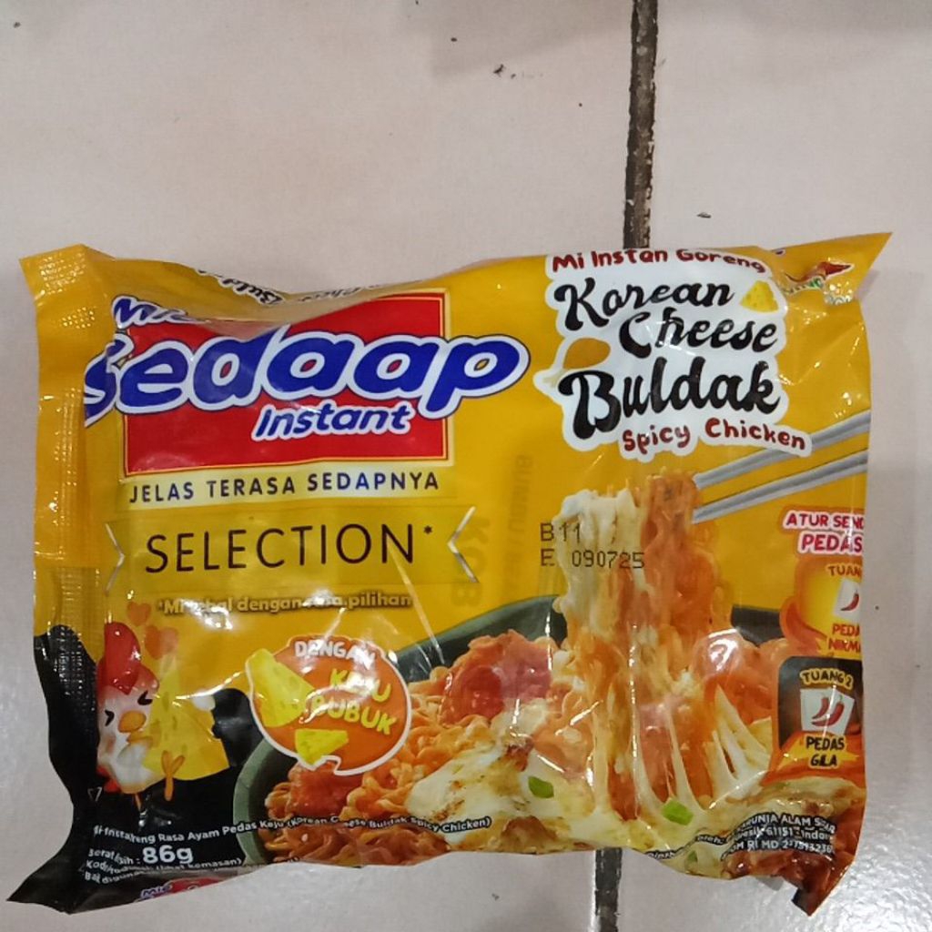

Mie Sedaap Instan Mi Goreng Korean Cheese Buldak Spicy Chicken 86gr