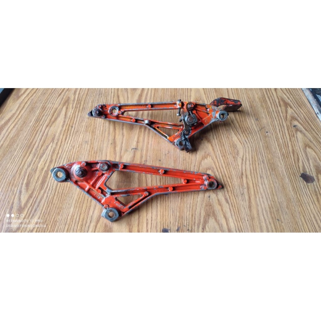 Footstep Belakang Pangkon Step Yamaha Rxz Original / postep belakang yamaha RXz original / pancatan 