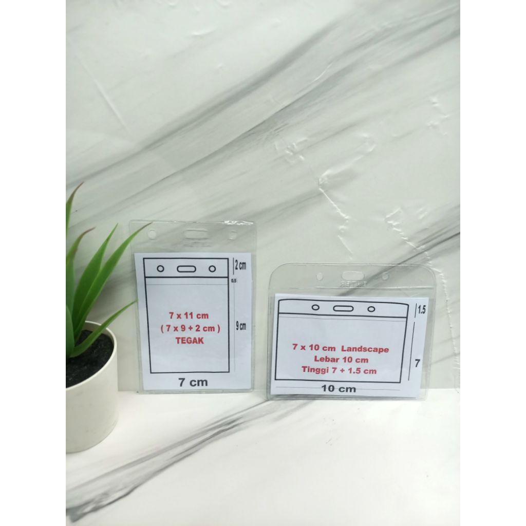 

Plastik Nametag 7x11 cm / 7 x 9+2 cm TEGAK BERDIRI Tebal tipe Premium atau Landscape 7x10 / 10x7.5+1.5 Plastik Lanyard Et/ Pack 100 lbr