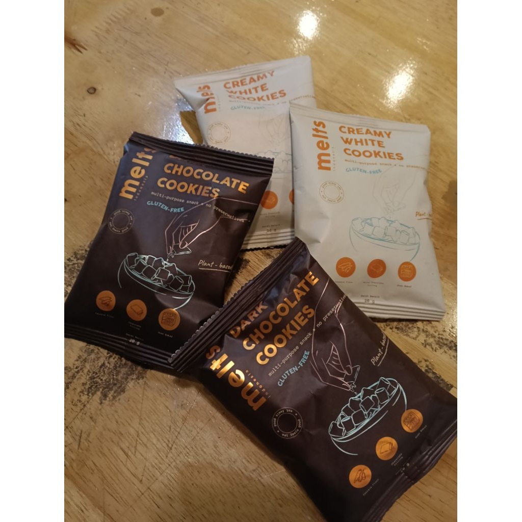 

Melts Dark Chocolate Cookies & Creamy White Cookies