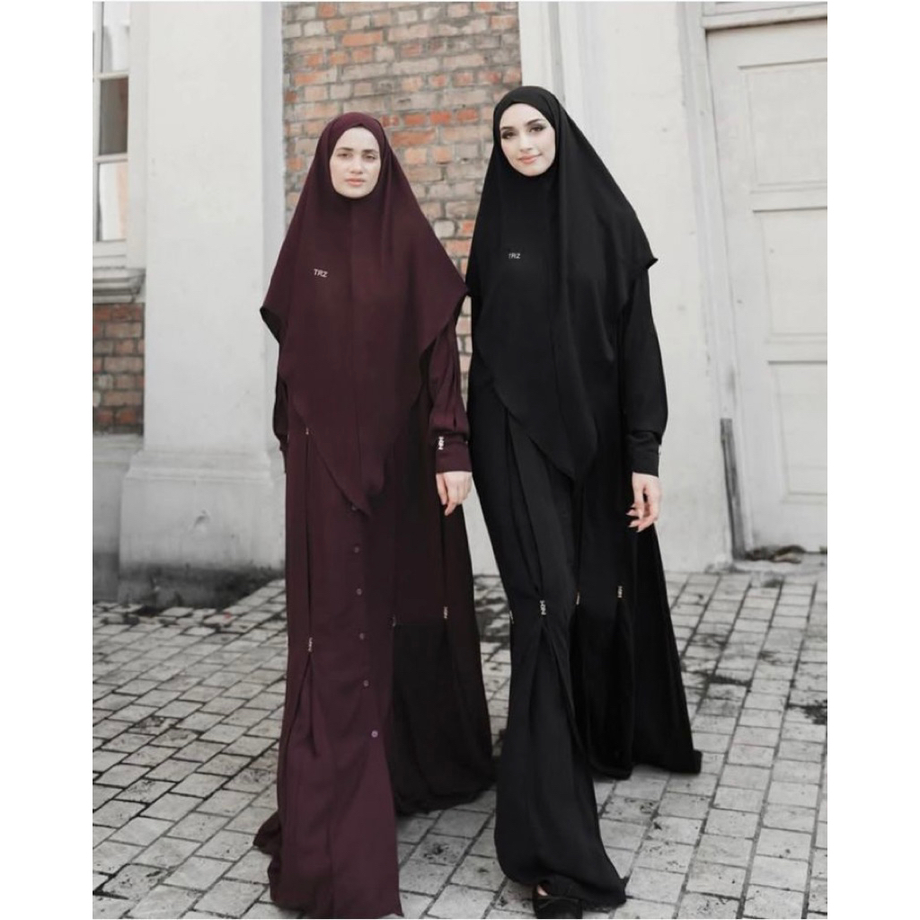 (PRELOVED) MOMENT SET BY TRZ.HER