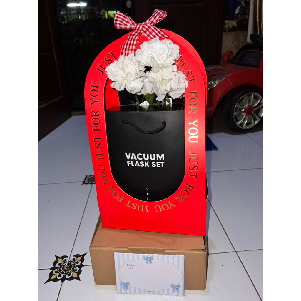 

Set Hampers - Barang+Box & Design & Pita+Kartu Ucapan+Box Luar