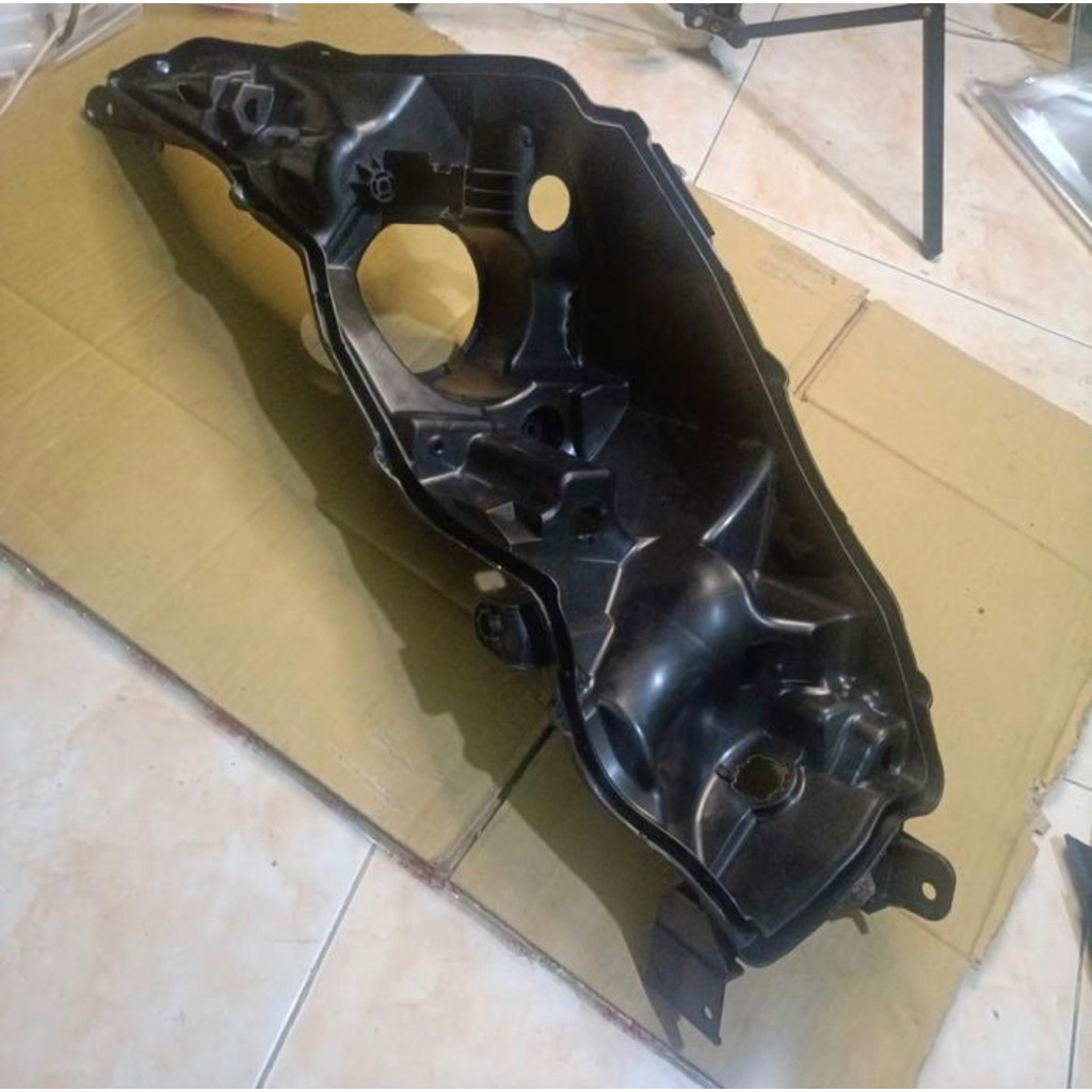 Batok Headlamp Toyota Yaris sebelah kiri 2014-2017 (yaris lele)