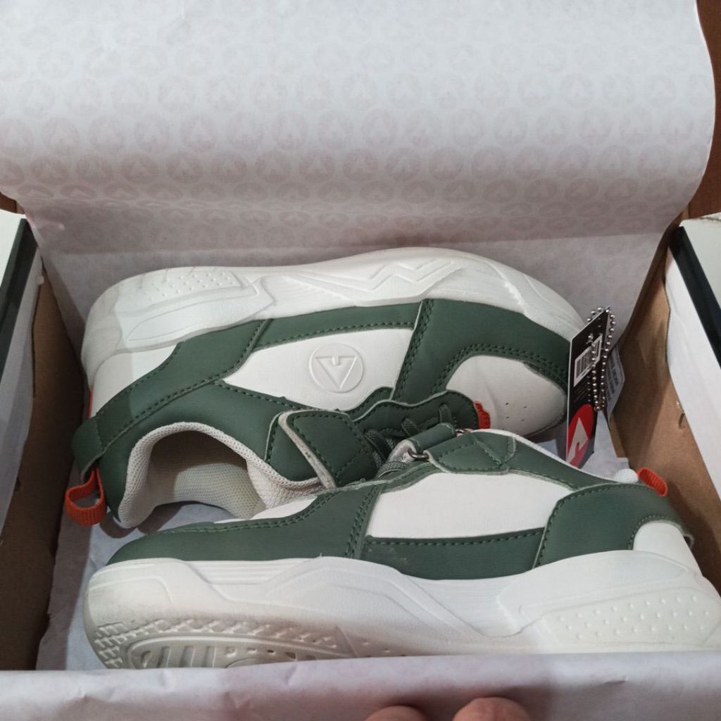 AIRWALK CLINT JR Sepatu Anak PRELOVED Putih/Hijau Gelap