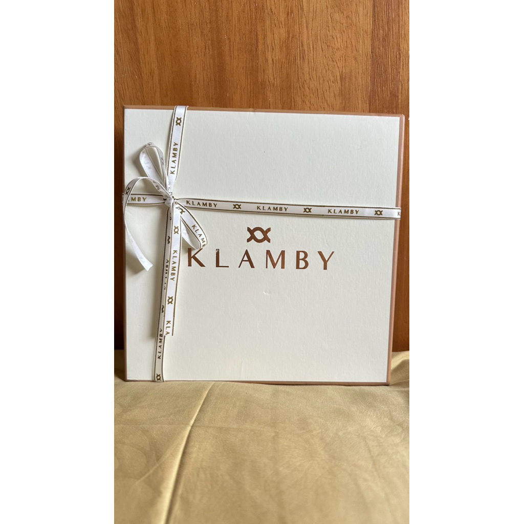 Monogram Chain Wearing Klamby