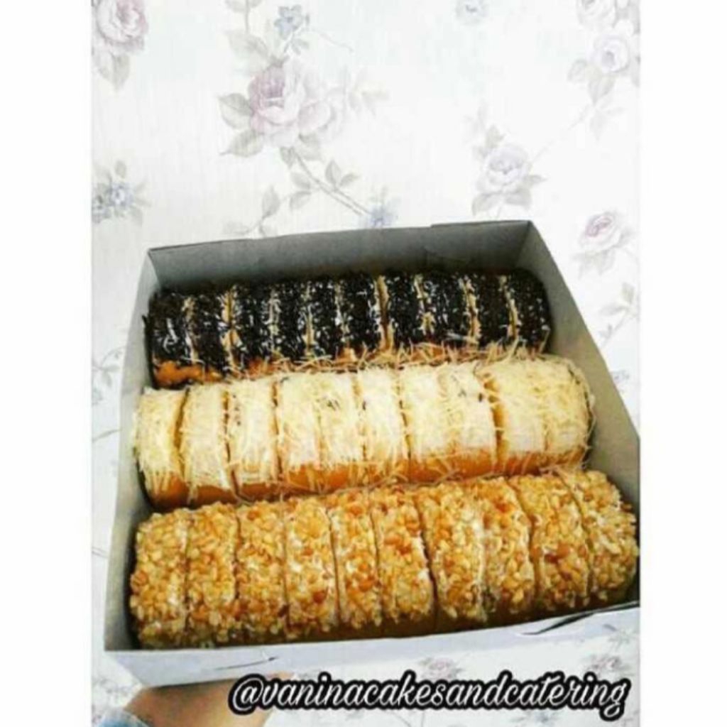 

Bolu Gulung Tiga Rasa (Coklat, Keju, Kacang) isi 24 potong