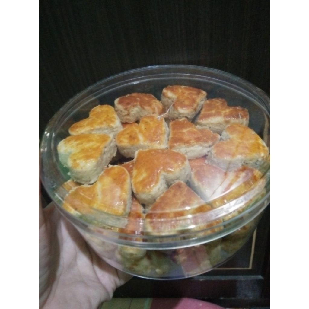

Kue kacang asli renyah home made kemasan toples 500 gram