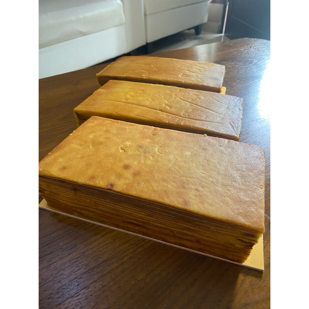 

Lapis Legit Premium Full Wisman tanpa tepung. Homemade, lembut tanpa bahan pengawet