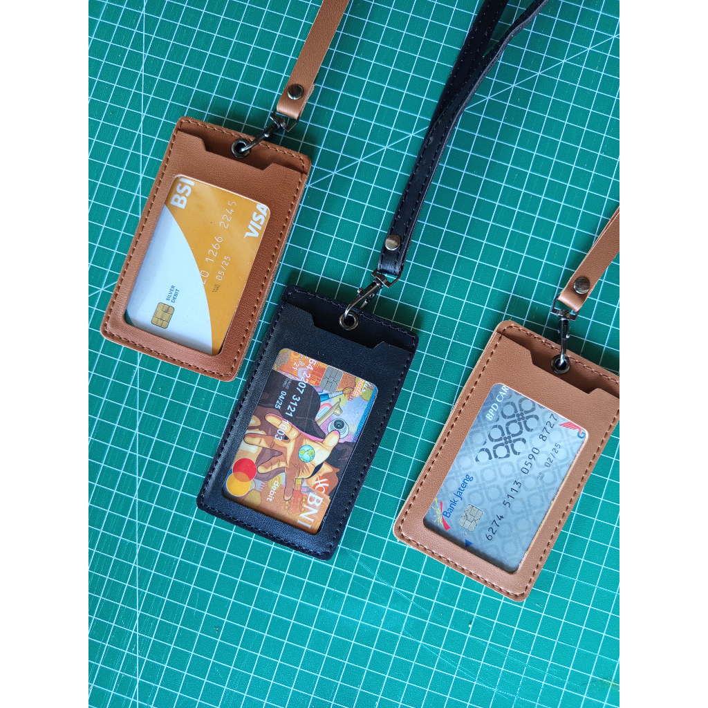 

Name Tag ID Card Holder Kulit AB002 Nama Tag Lanyard Kulit 3 Slot Kartu Penyimpanan