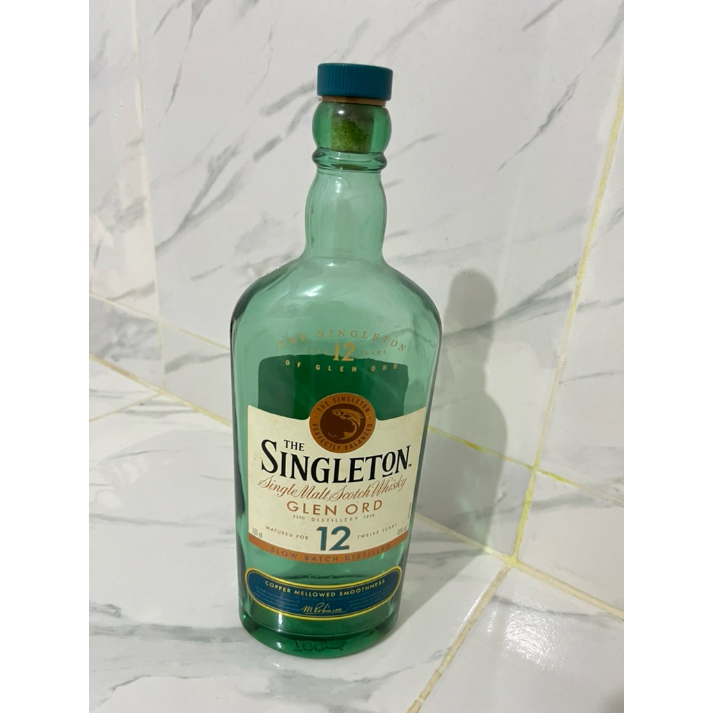 botol kosong bekas alkohol