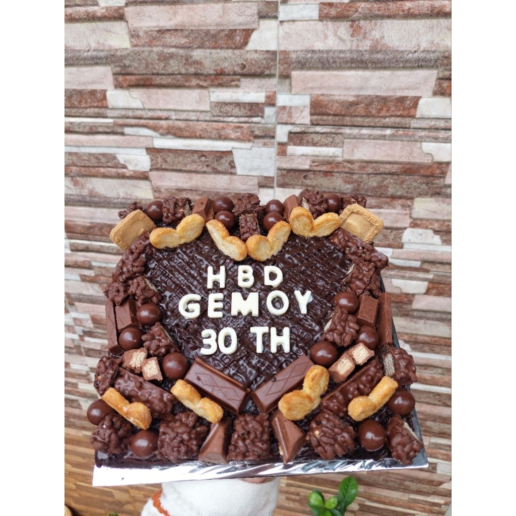 

BROWNIES HIAS 20X20CM TANPA BUAH (A)