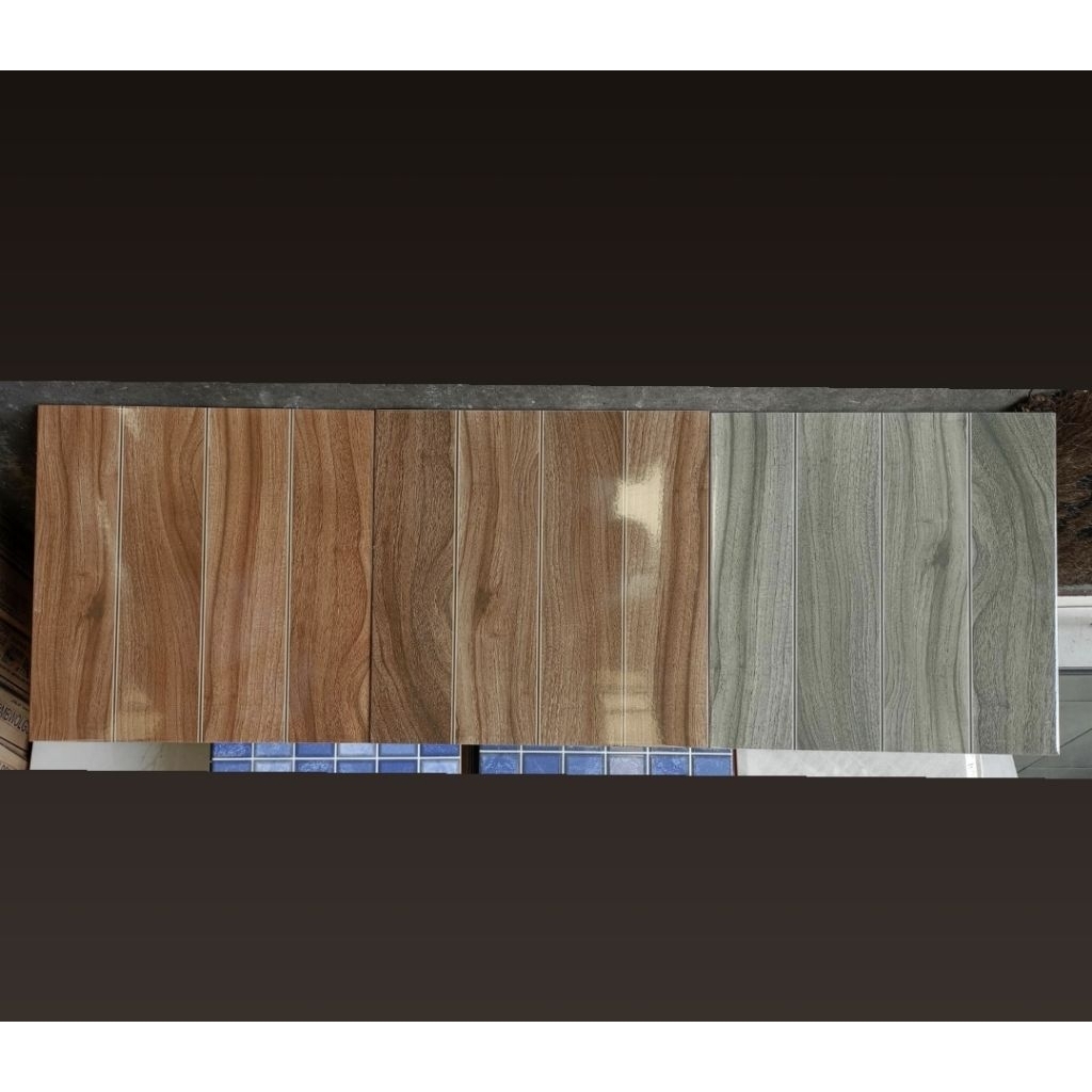 keramik lantai kamar tidur ruang tamu teras rumah motif kayu wood glossy 40x40 merk Picasso Akway MB