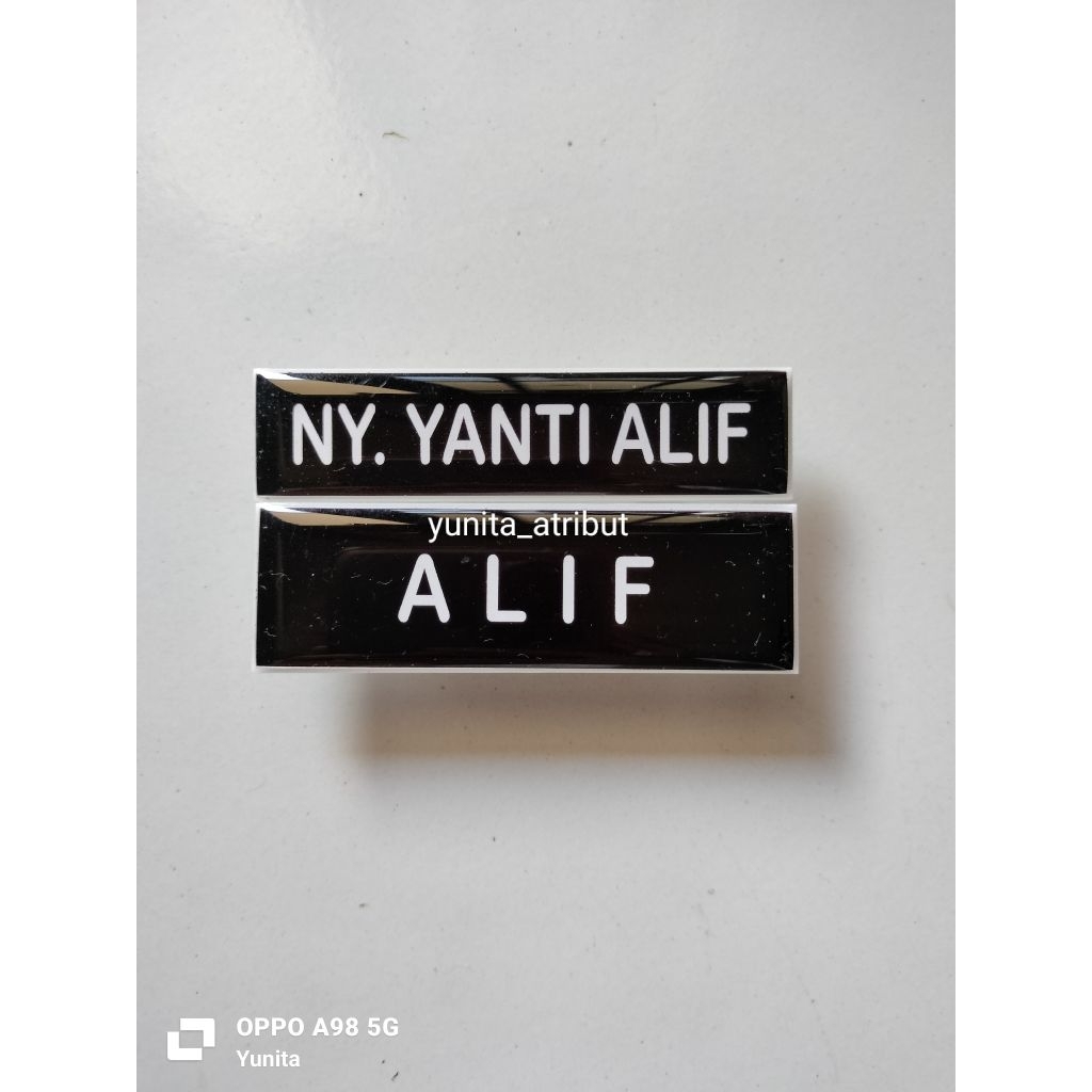 

Papan Nama Bhayangkari full hitam dan list putih pakai paku/jarum dan magnet kualitas premium bahan resin name tag bhayangkari