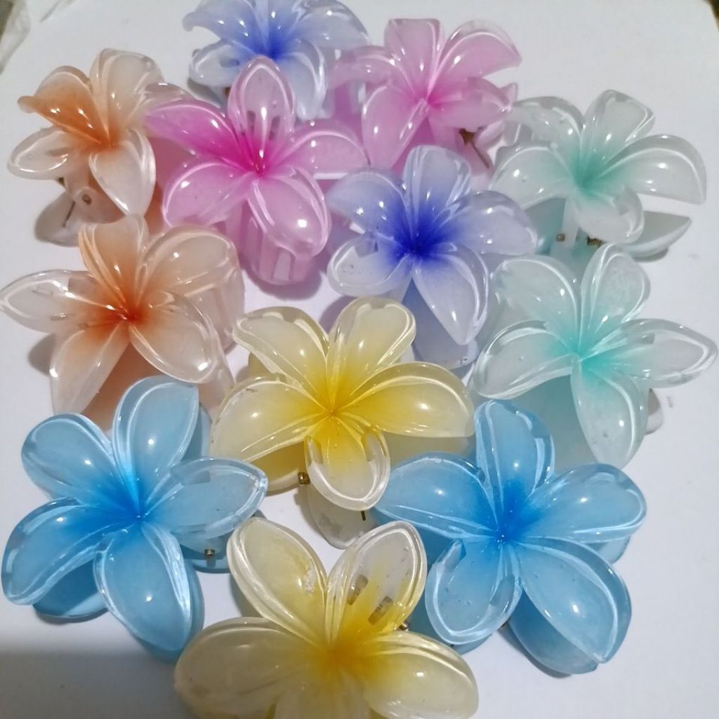 Jedai/Jepitan rambut bunga kamboja kecil 5 cm