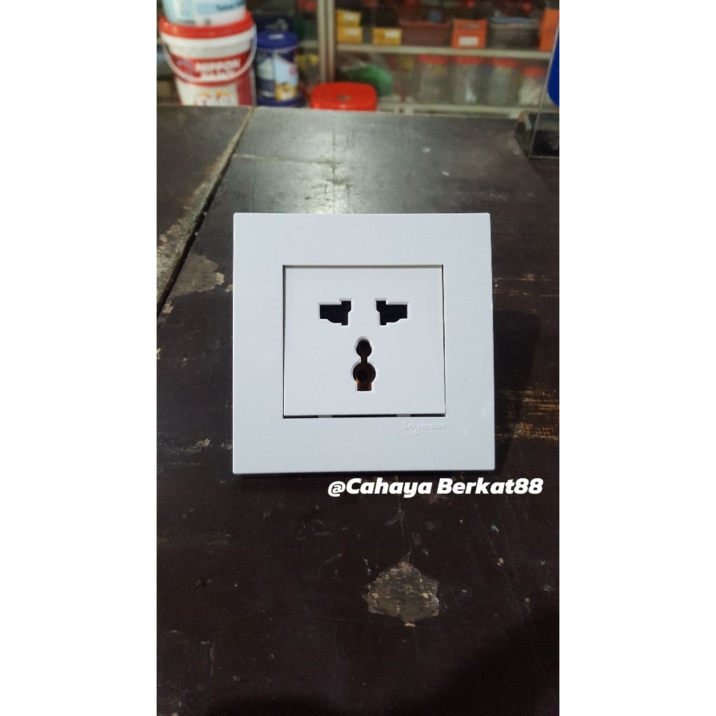Schneider Vivace Stop Kontak Universal 3 Pin KB413S