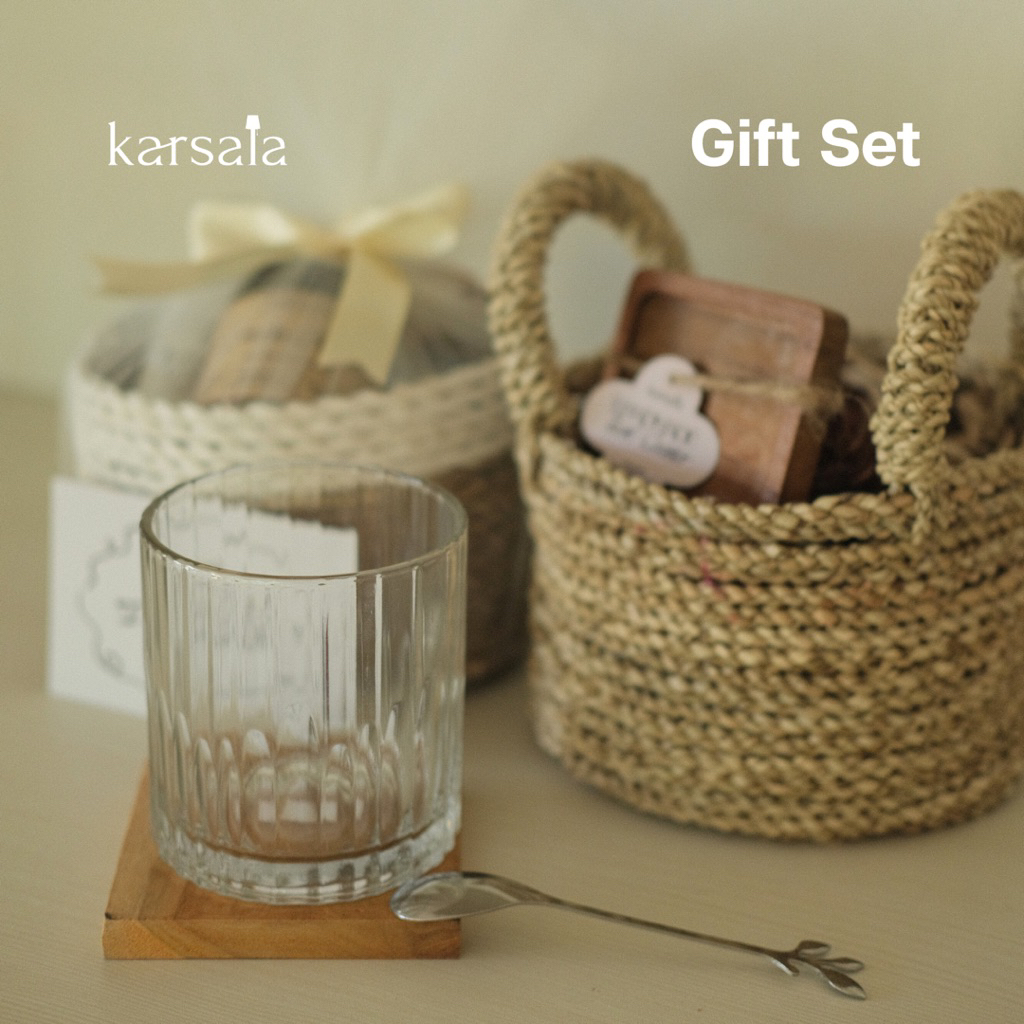 

KARSALA Cyra Package - Gift Set | Hampers Minimalis | Kado Birthday Wedding Graduation Guru | Souvenir Scented Candle Reed Diffuser Coaster Tatakan Alat Makan Kayu Jati | Hadiah Ulang Tahun Pernikahan