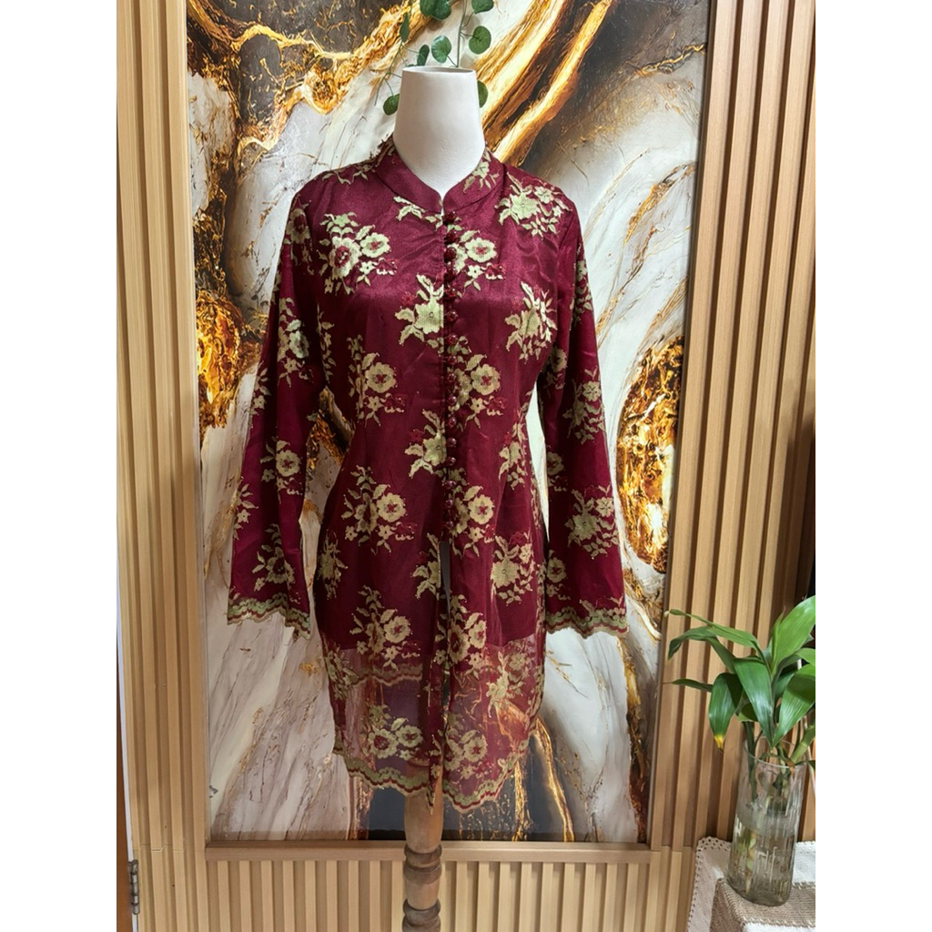 Kebaya merah maroon
