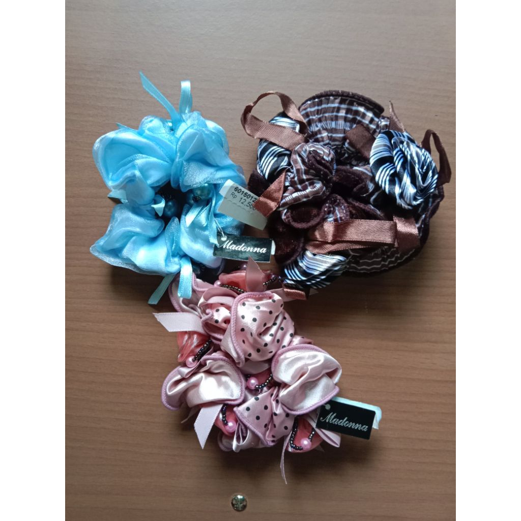 preloved madonna scrunchie ALL NEW