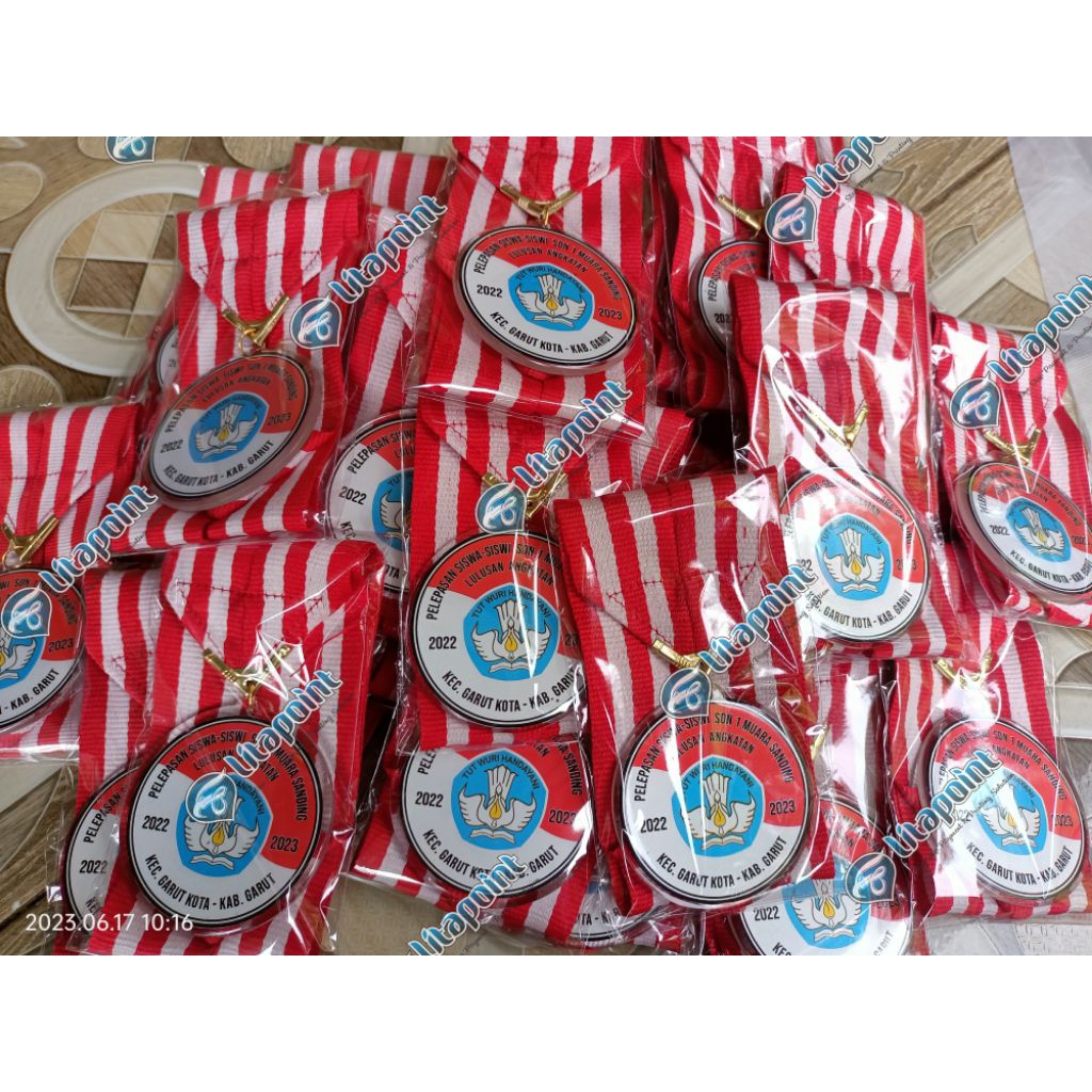 

Medali Wisuda / Kelulusan Akrilik Resin Full Color