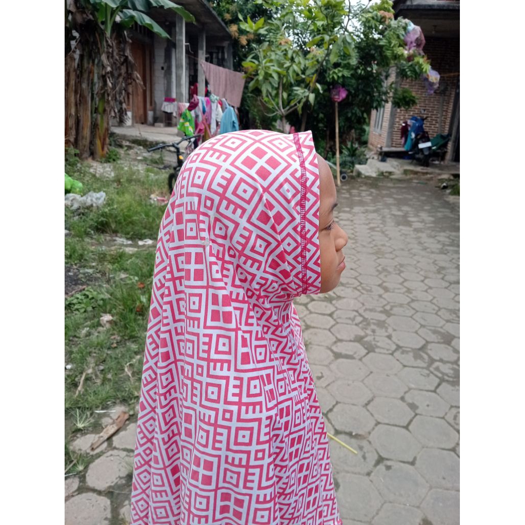 hijab motif corak//preloved