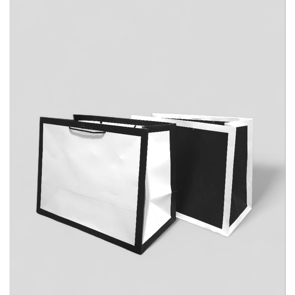 

Paperbag BW Series Uk. 32,5 x 25 x 14 cm Gift Bag Hampers Kado Ulta Wedding Souvenir Simple Elegan Tebal