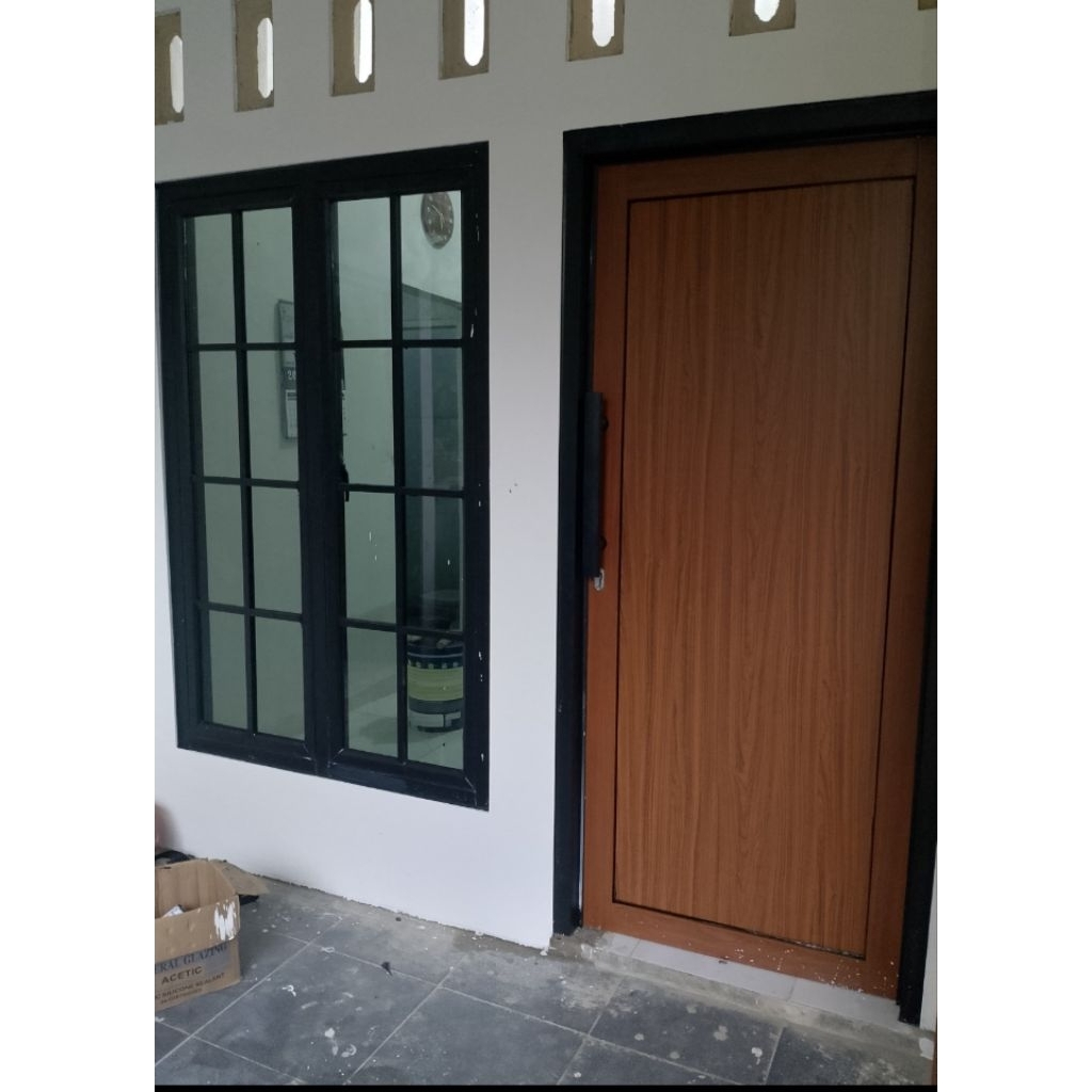 jendela aluminium+kusen 3 inch,kaca 5mm,2 daun,dengan ornamen luar dalam.GRATIS PACKING+BAUT FISHER,