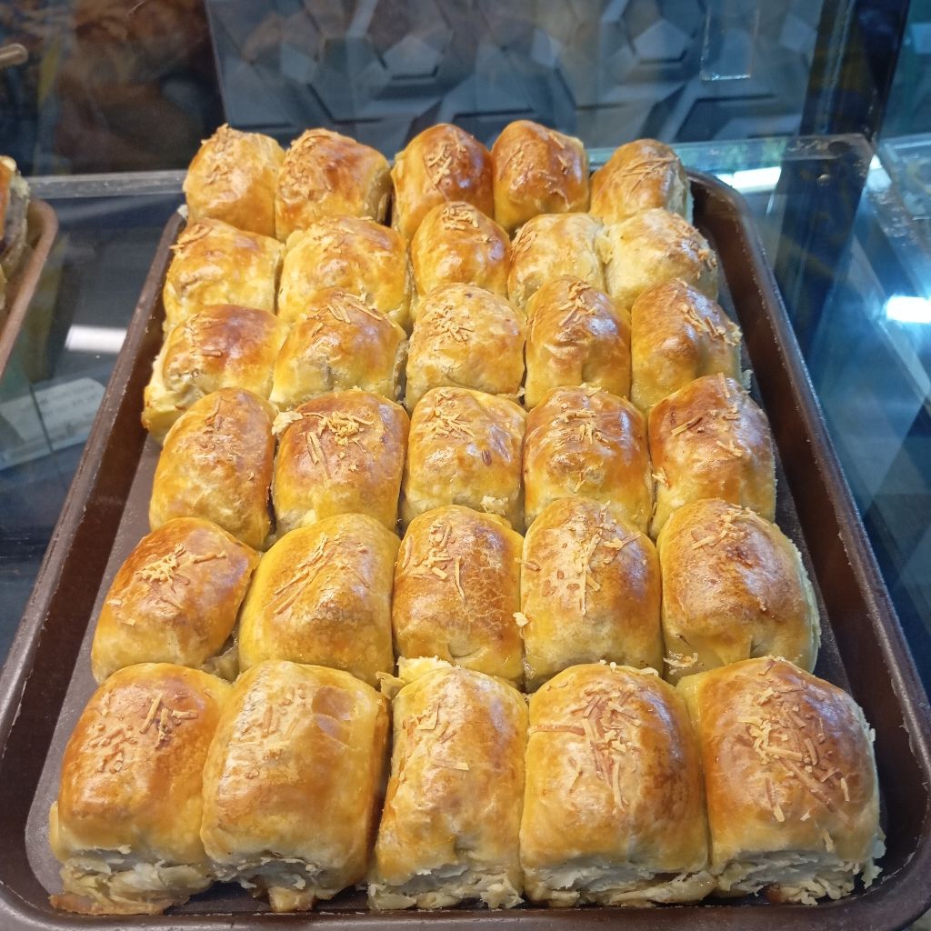 

Bolen pisang isi keju