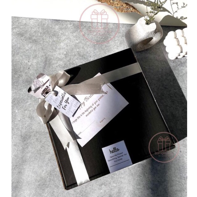 

(GIFT BOX 30X30X10cm) Box Hampers | Gift Box | Kotak kado Ulang Tahun | Hampers | Kardus Hampers | Kardus Packing | Kotak Kado | Kado Wisuda | Kado Ulang Tahun Cewek Happy birthday Anniversary Graduation Milad Estetik Lengkap dengan Kartu Ucapan