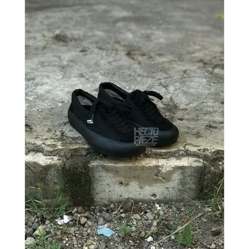 Thunderbear - Easton All Black | Sepatu Sneakers