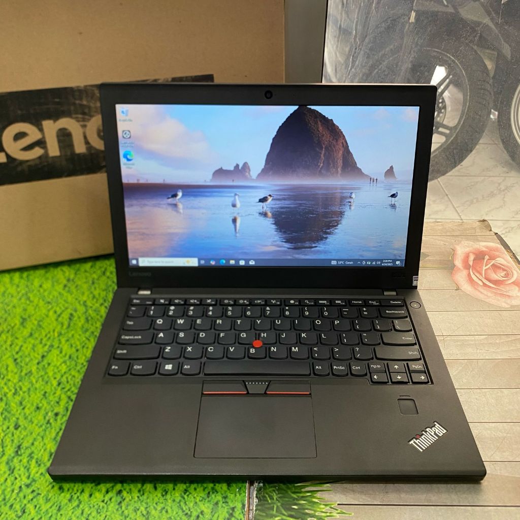 Lenovo ThinkPad X270 Core i5-7300U 8GB 256GB 12.5"HD Windows 10 (2nd)