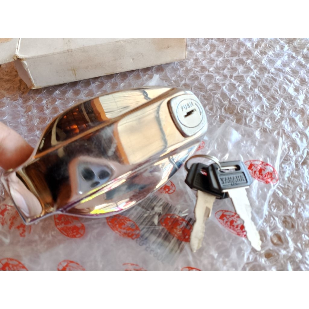 TUTUP TANGKI BENSIN CAP TENGKI YAMAHA RX100 RX125 TWIN RX125 NOS Cover Tutup Tangki Tengki Yamaha RX