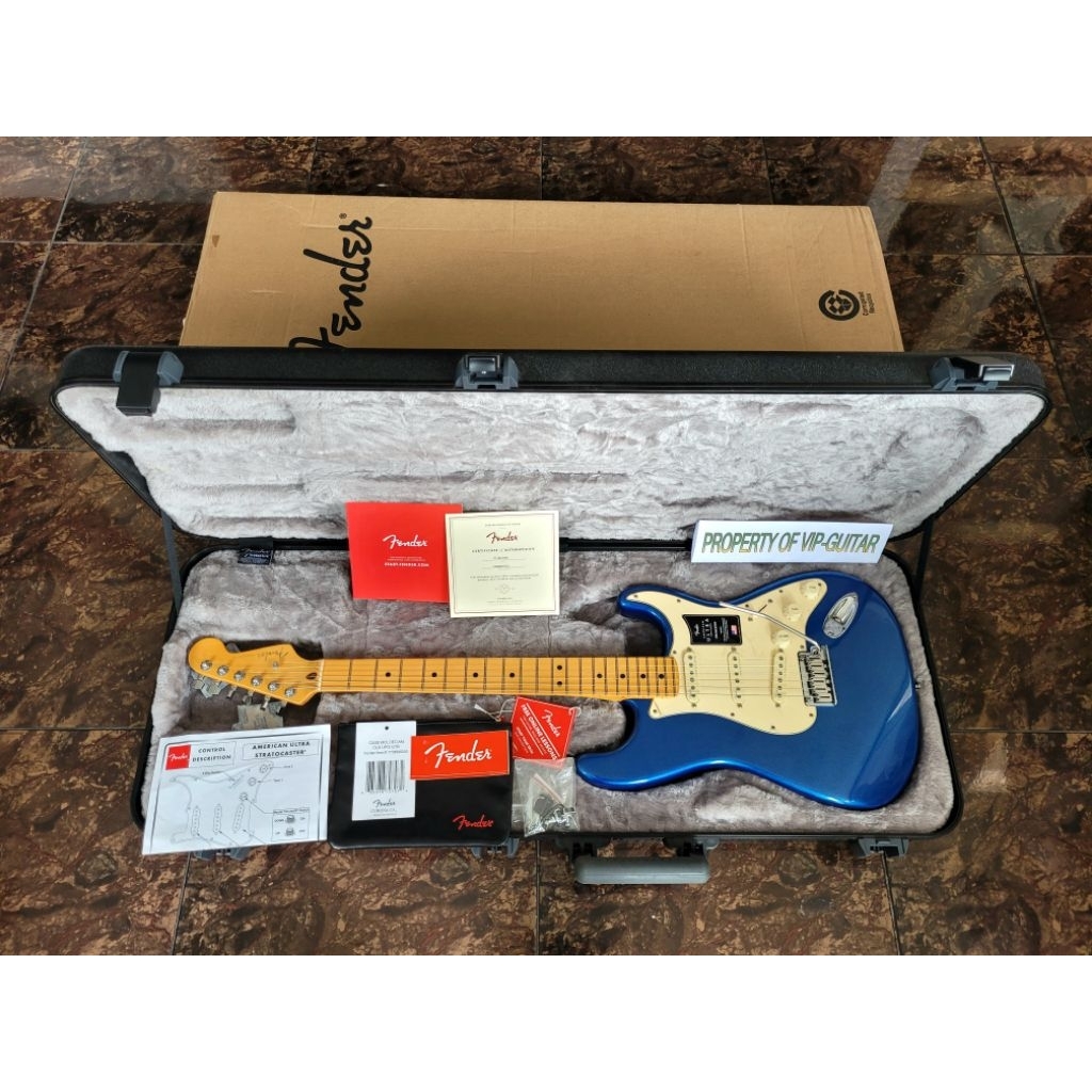 FENDER USA AMERICAN ULTRA STRATOCASTER COBRA BLUE
