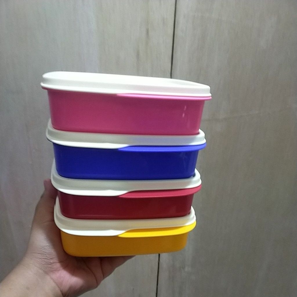 lolytup tempat makan warna biru.