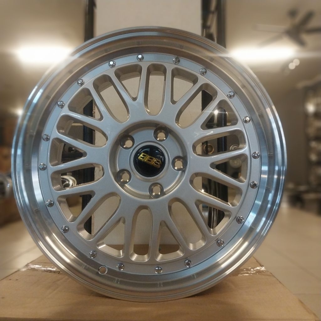 Velg Mobil BBS Lm Ring 18,H5x114.3 Lebar 8 ET 45 Silver Polish