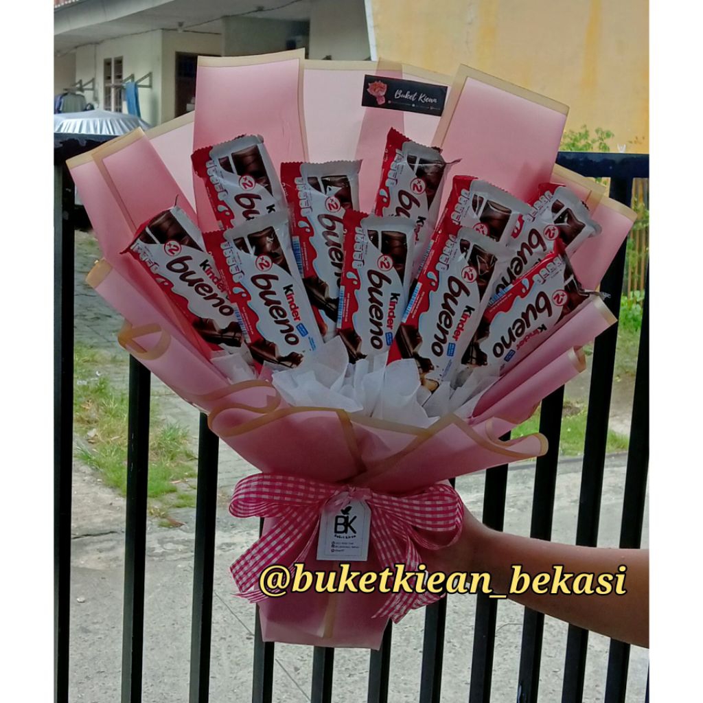 

buket kinderjoy/ buket kinderjoy bueno / buket Snack/ buket ulang tahun/ buket wisuda/ buket anniversary/ buket bueno kinderjoy