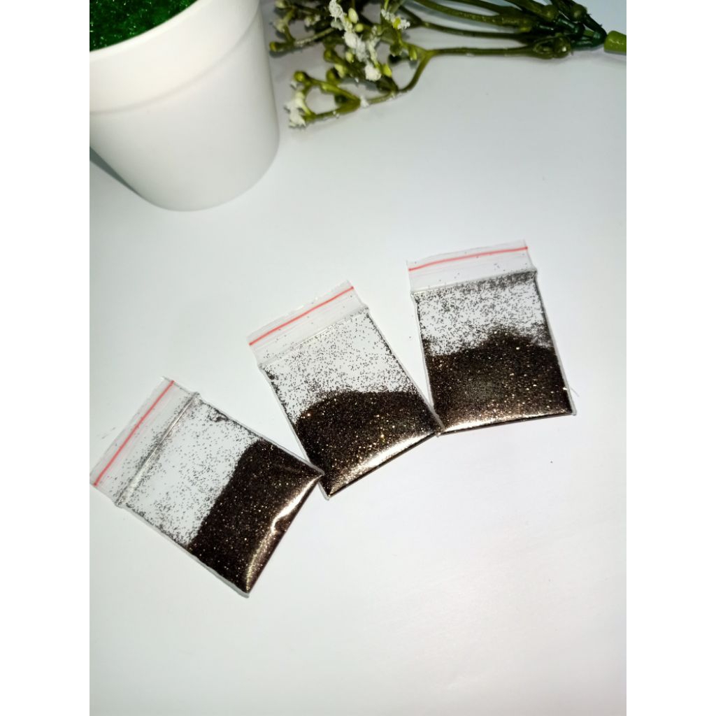 

Gliter kuku, kesenian, melukis,mengdesain.