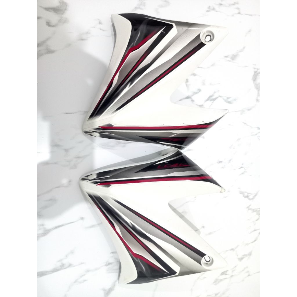 sayap tangki kanan kiri vixion old putih